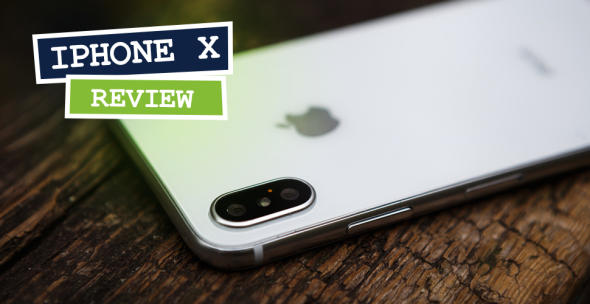 iPhone X auf Holzuntergrund