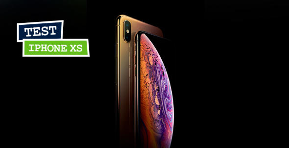 Das iPhone XS und das iPhone XS Max vor schwarzem Hintergrund
