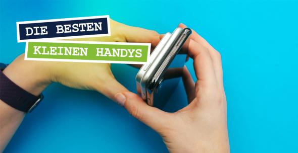 Zwei Hände halten Handys in verschiedenen Größen.